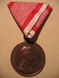 Austriacki medal za Odwagê (Tapferkeitsmedaille) z lat 1917-1918.
