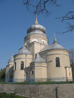 Cerkiew grecko-katolicka w Łopuszanach