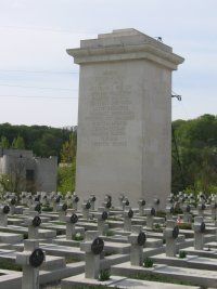 Cmentarz Orląt Pomnik Chwały - zachodni pylon